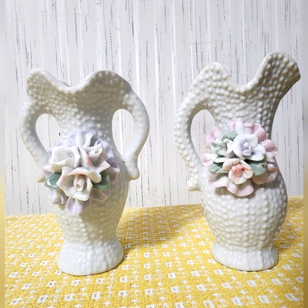 2 small flower vases. Approx. 4 inches in height